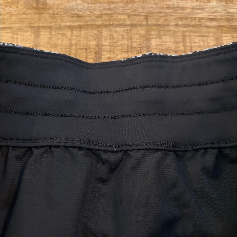 Lululemon Tracker Shorts 4” - Picture 4 of 5